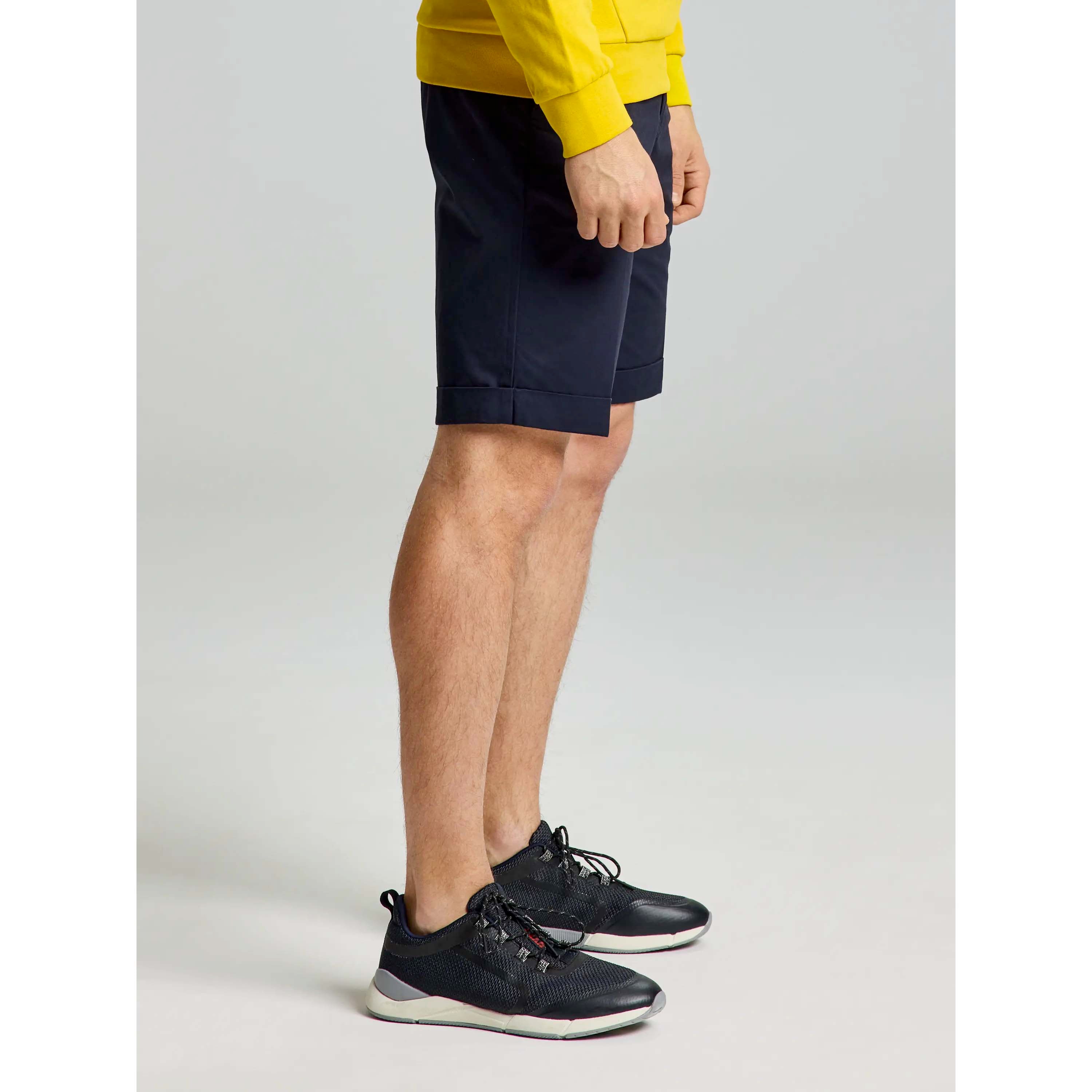 DECK_LGT_CHINO_SHORT_A140003S00_W13_Image_4