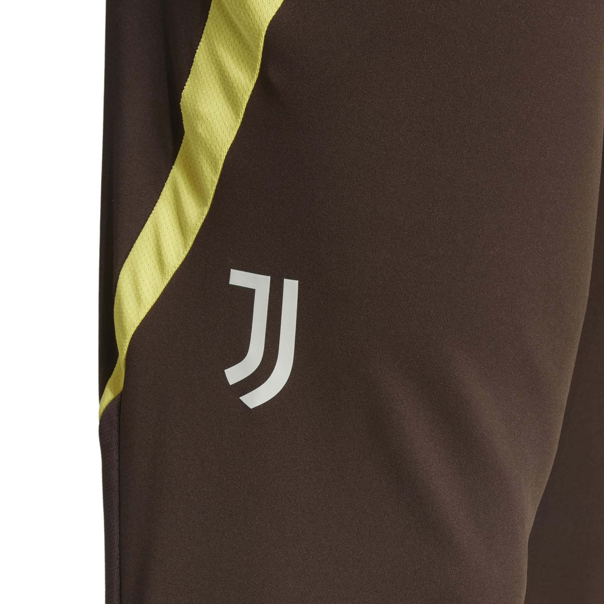 JUVE_EU_TR_PNT_JJ1554_DBROWN_Image_4