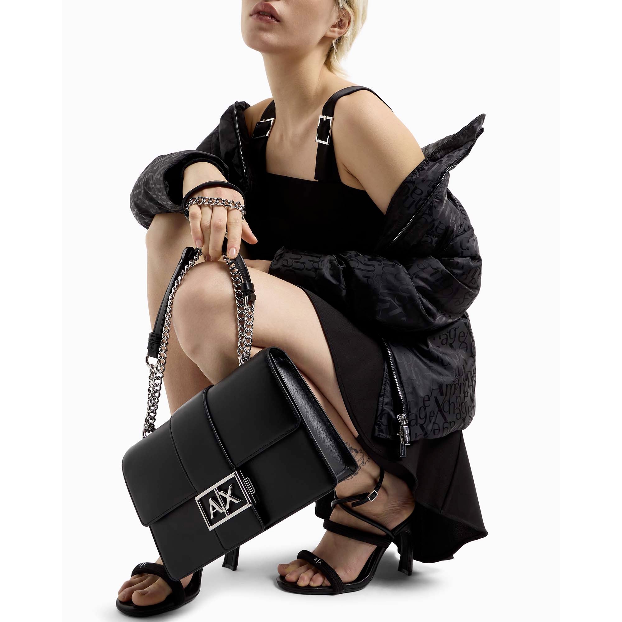 MESSENGER_BAG_XW000070AF12039_UC001_Image_5