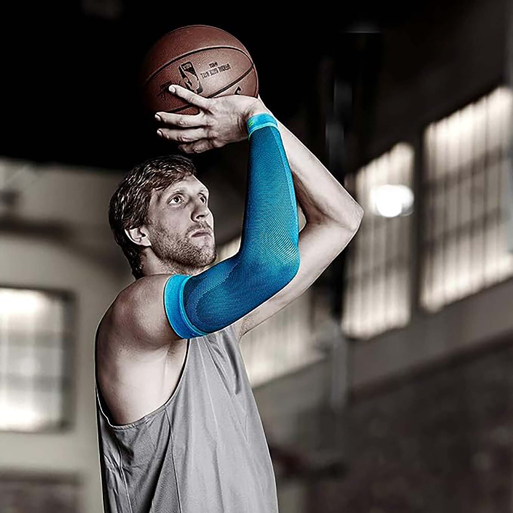 SPORTS_COMPRESSION_SLEEVES_ARM_LONG_293550117000_BLACK_Image_3