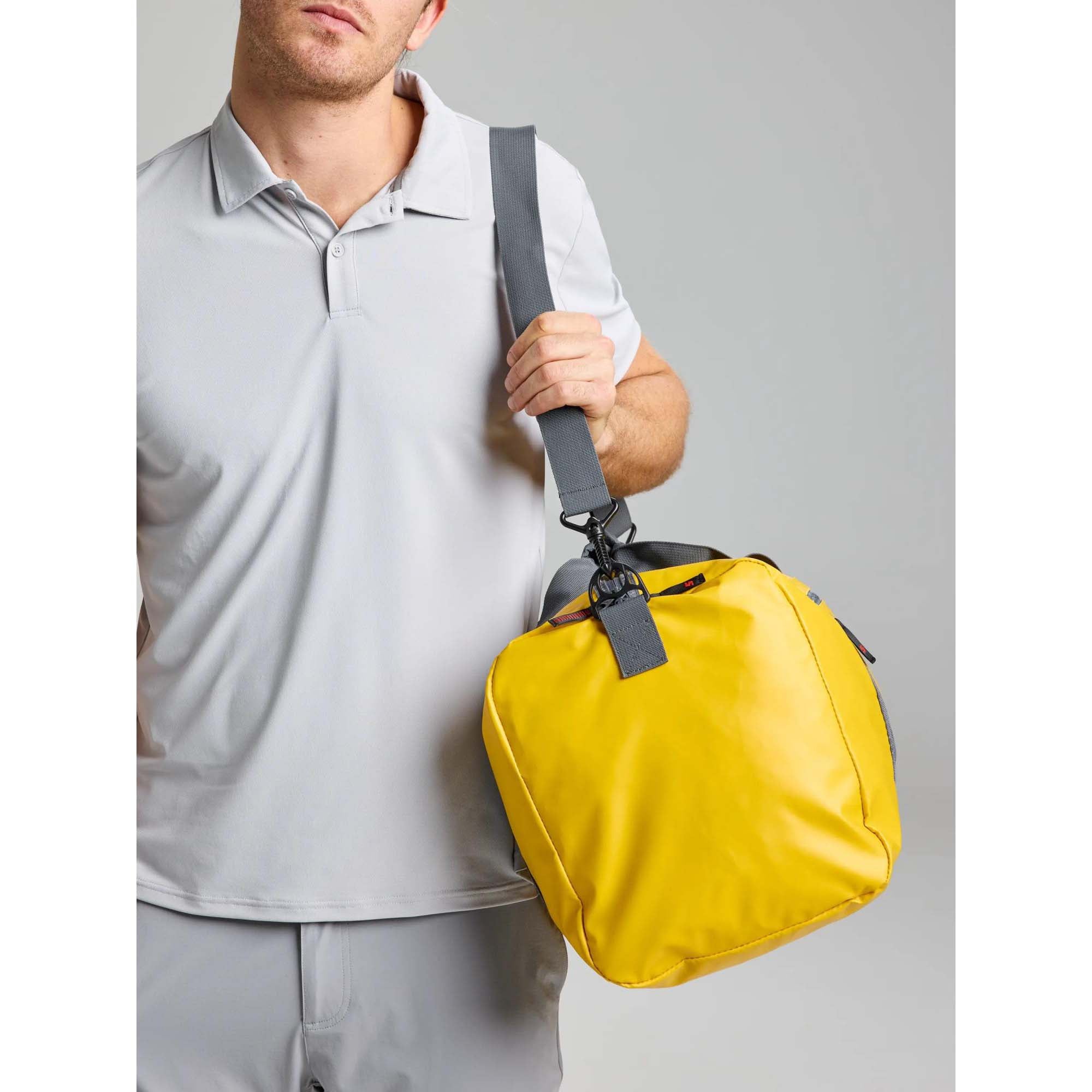 WR_DUFFLE_BAG_M_A463004S00_W41_Image_3