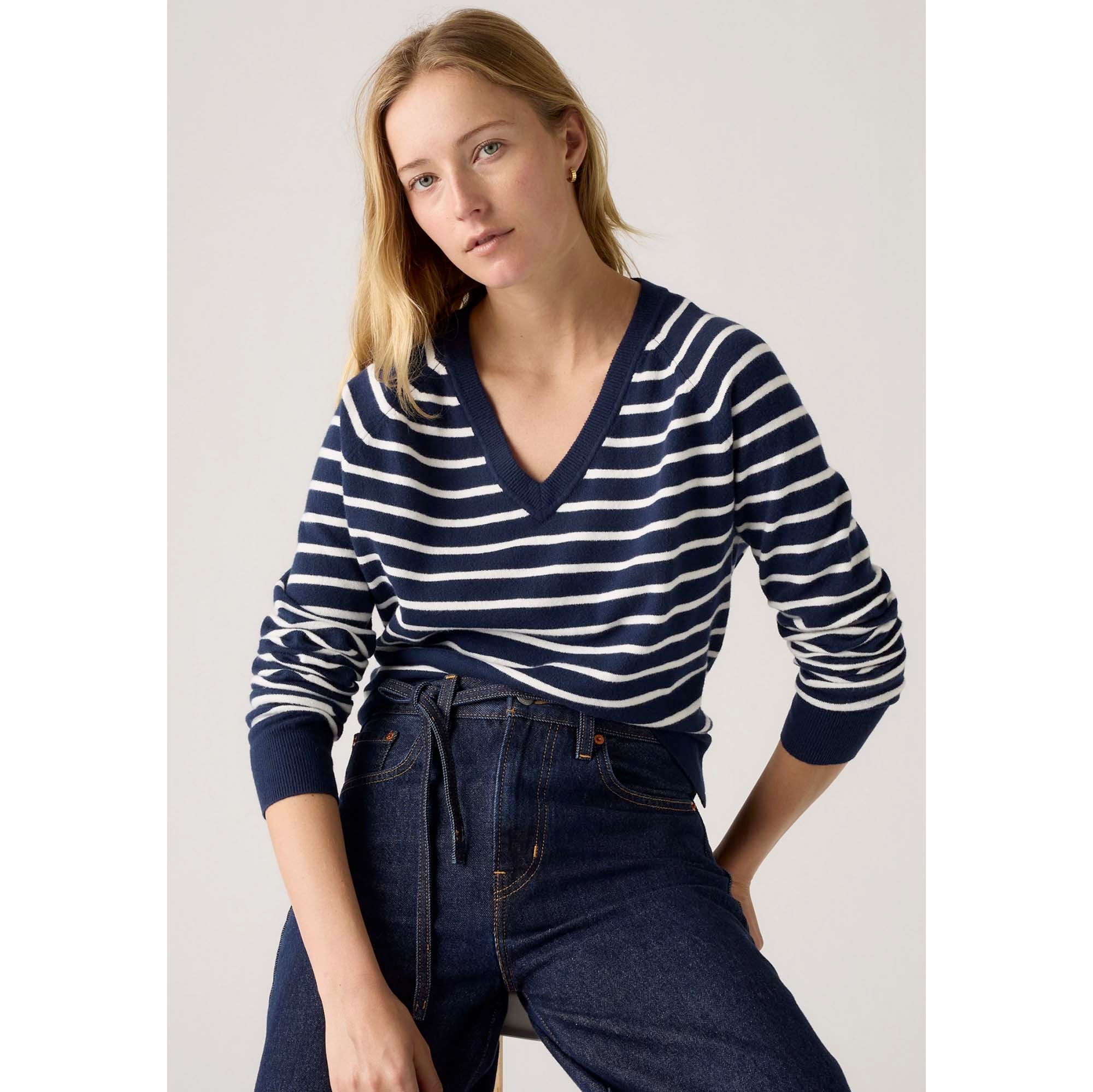 TARA_VNECK_PULLOVER_PARISIENNE_STRIPE_PE_0046F_0002_Image_5
